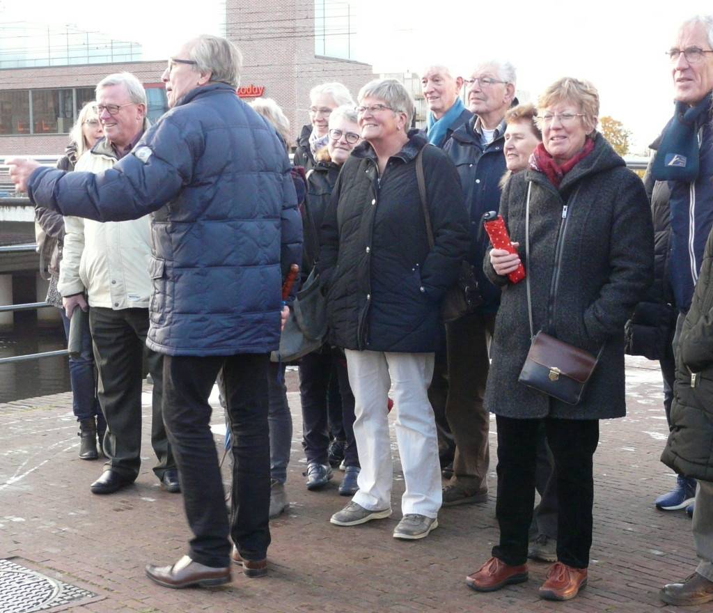 Buitengebeuren begeleid door gids Willem